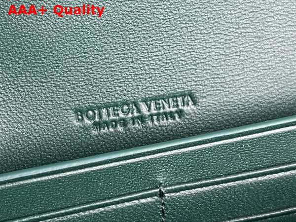 Bottega Veneta Andiamo Clutch in Emerald Green Alligator Leather Replica