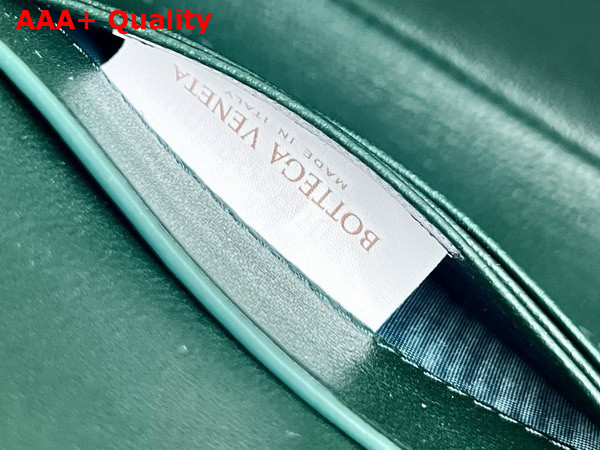 Bottega Veneta Andiamo Clutch in Emerald Green Alligator Leather Replica