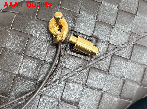 Bottega Veneta Andiamo Clutch in Fondant Intrecciato Leather Replica
