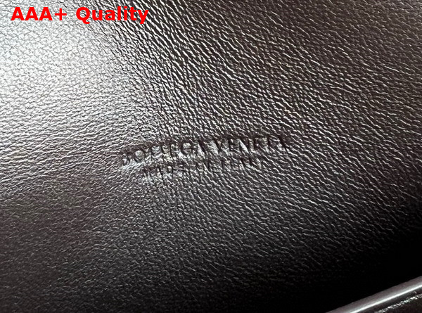 Bottega Veneta Andiamo Clutch in Fondant Intrecciato Leather Replica