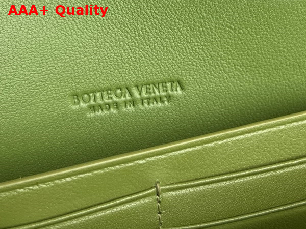 Bottega Veneta Andiamo Clutch in Matcha Alligator Leather Replica
