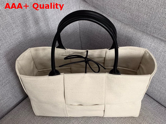 Bottega Veneta Arco Tote in Maxi Intrecciato Canvas Natural Nero Replica