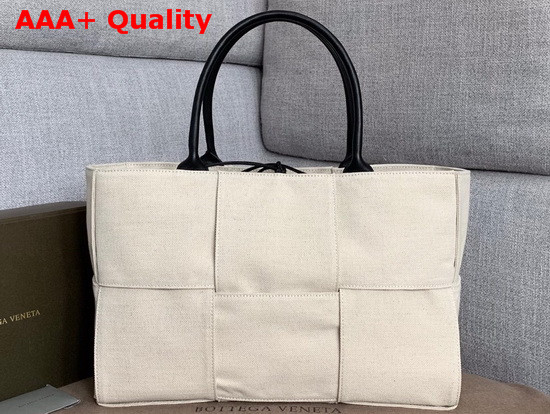 Bottega Veneta Arco Tote in Maxi Intrecciato Canvas Natural Nero Replica