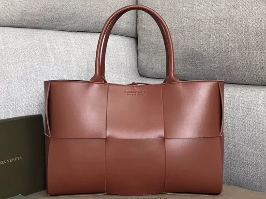 Bottega Veneta Arco Tote in Maxi Intreccio Rust