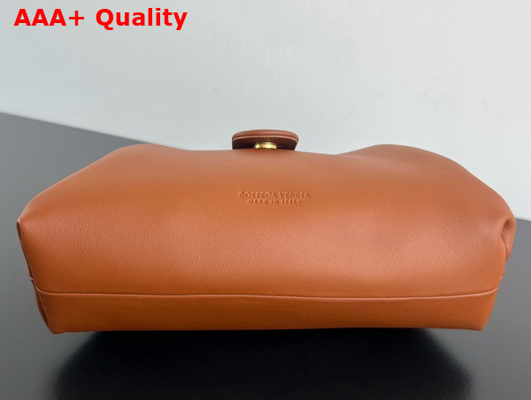 Bottega Veneta Lauren 1980 Clutch in Light Wood Weathered Leather Replica