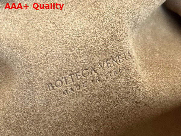 Bottega Veneta Lauren 1980 Clutch in Light Wood Weathered Leather Replica