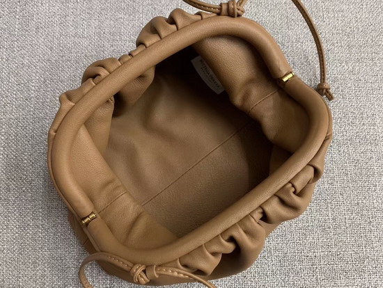 Bottega Veneta The Pouch 20 in Butter Calf Cammello