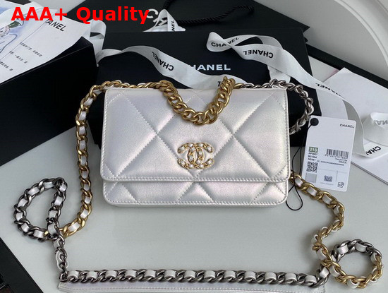 Chanel 19 Wallet On Chain Pearl White Replica