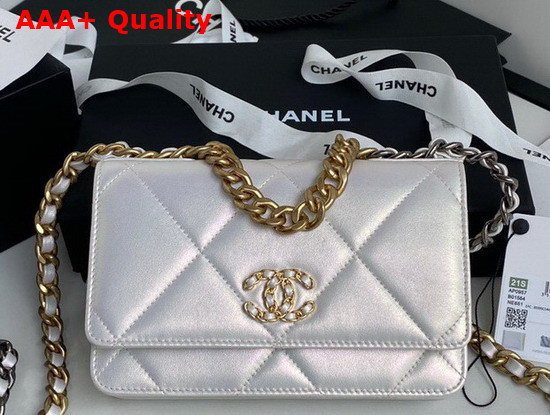 Chanel 19 Wallet On Chain Pearl White Replica