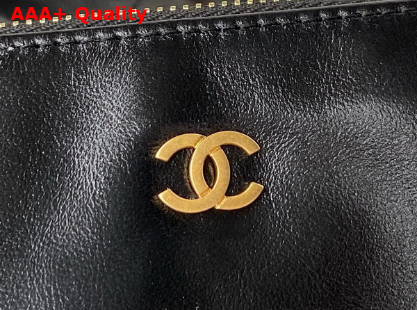Chanel 22 Handbag in Black Shiny Calfskin and Gold Tone Metal AS3261 Replica