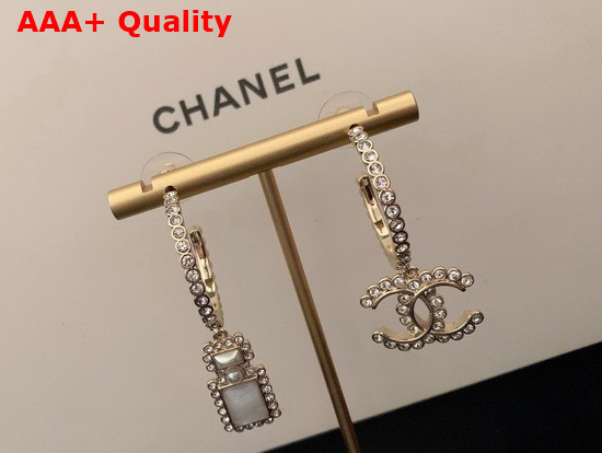 Chanel Earrings Metal Resin Glass Pearls Glass Strass Gold Pearly White and Crystal Ref AB7273 Replica