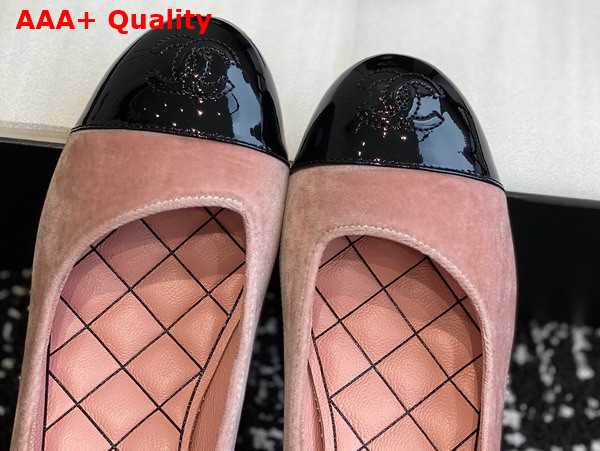 Chanel Mid Heel Pump in Pink Velvet and Black Patent Leather Replica