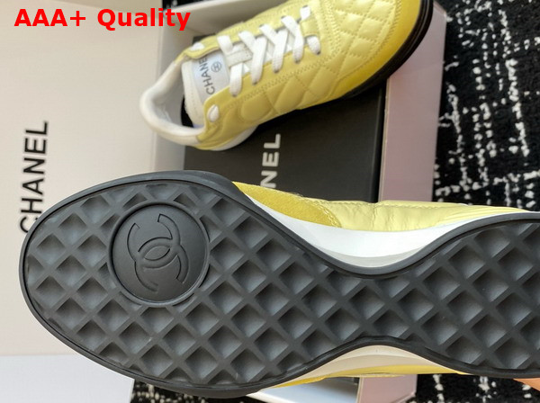 Chanel Sneakers Shiny Calfskin Calfskin and Suede Calfskin Light Yellow and White G45839 Replica