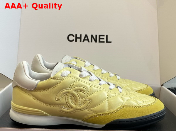 Chanel Sneakers Shiny Calfskin Calfskin and Suede Calfskin Light Yellow and White G45839 Replica