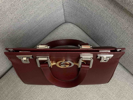 Gucci Zumi Grainy Leather Small Top Handle Bag in Burgundy 569712