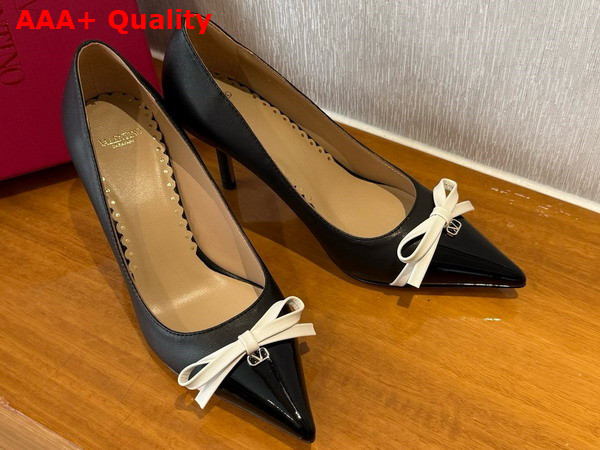 Valentino Garavani Bepointy Patent Leather and Kidskin Pump Black and Ivory Replica