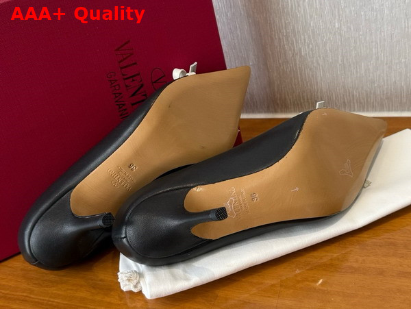 Valentino Garavani Bepointy Patent Leather and Kidskin Pump Black and Ivory Replica