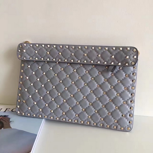 Valentino Garavani Rockstud Spike Clutch in Light Grey Lambskin For Sale