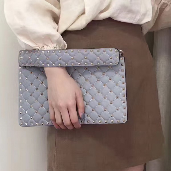Valentino Garavani Rockstud Spike Clutch in Light Grey Lambskin For Sale