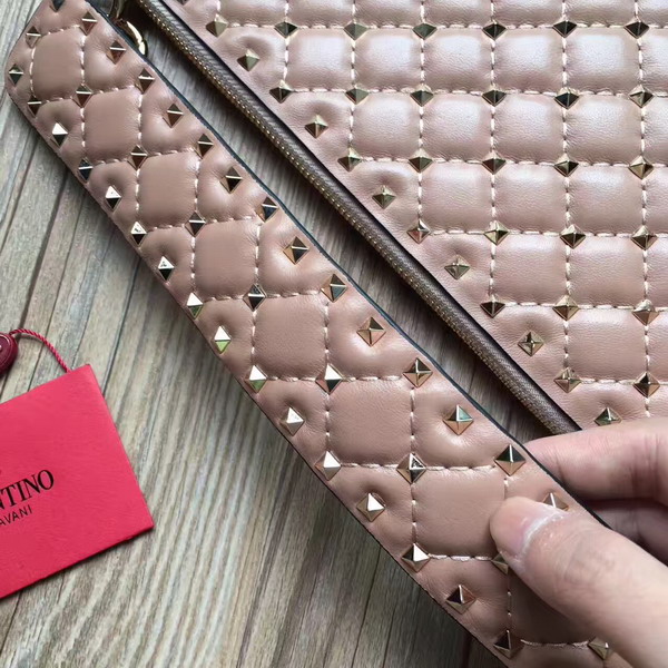 Valentino Garavani Rockstud Spike Clutch in Light Pink Lambskin For Sale